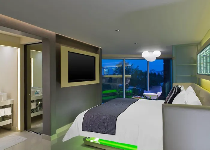 W Hotel 5*