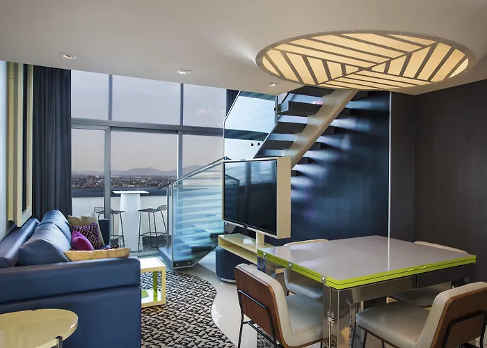 W Hotel 5*