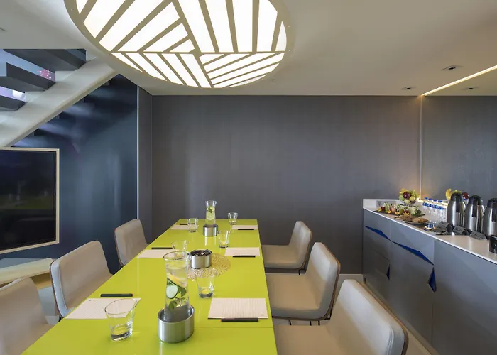 W Hotel 5*